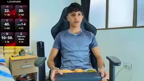 Snapshot of camilobass_ chatting on 06.10.26 Camilo Bass online show from 06.10.26