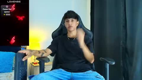 Snapshot of camilobass_ chatting on 07.19.26 Camilo Bass online show from 07.19.26