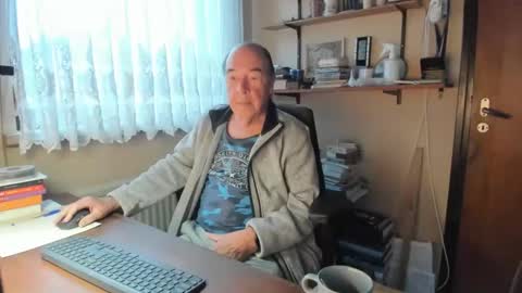 Snapshot of cammee chatting on 12.25.24 Cammee online show from 12.25.24