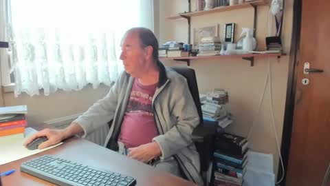 Snapshot of cammee chatting on 01.04.25 Cammee online show from 01.04.25