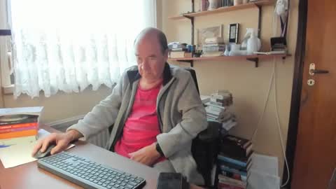 Snapshot of cammee chatting on 01.16.25 Cammee online show from 01.16.25