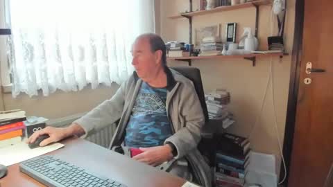 Snapshot of cammee chatting on 02.06.25 Cammee online show from 02.06.25