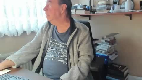 Snapshot of cammee chatting on 02.15.25 Cammee online show from 02.15.25