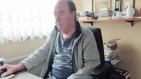 Snapshot of cammee chatting on 02.16.25 Cammee online show from 02.16.25