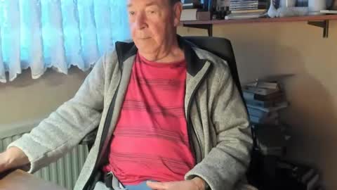 Snapshot of cammee chatting on 02.21.25 Cammee online show from 02.21.25