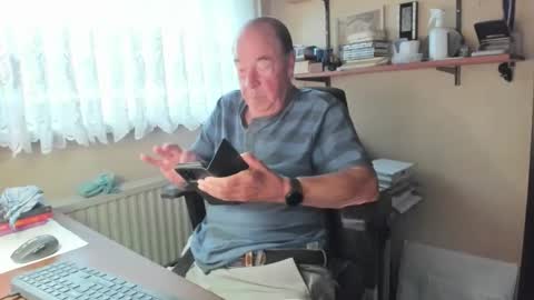 Snapshot of cammee chatting on 09.26.25 Cammee online show from 09.26.25