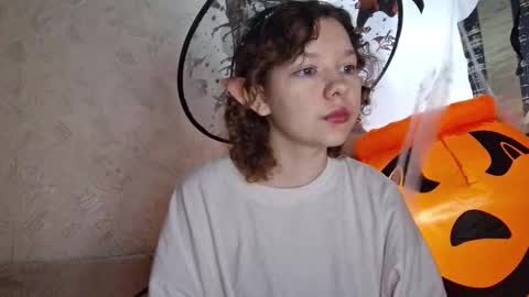 Snapshot of cammyrose_ chatting on 10.24.25 cammyrose_ online show from 10.24.25