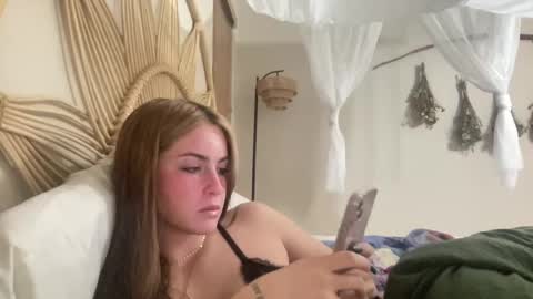 Snapshot of camncaroline chatting on 09.20.25 camncaroline online show from 09.20.25
