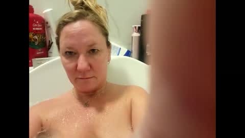 Snapshot of campbellcourtney385 chatting on 01.13.26 campbellcourtney385 online show from 01.13.26