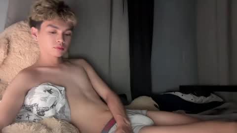 Snapshot of camwithethan chatting on 05.08.26 Ethan online show from 05.08.26