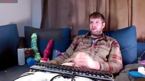 Snapshot of camzlut4u chatting on 02.16.26 mark the Slut online show from 02.16.26