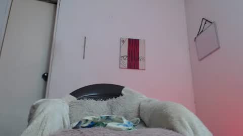 Snapshot of candy_cumyy1 chatting on 12.22.24 candy_cumyy1 online show from 12.22.24