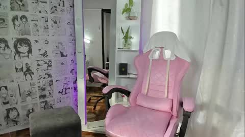 Snapshot of candy_hes chatting on 02.16.25 Nickol online show from 02.16.25