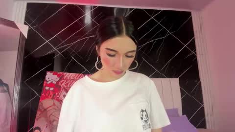 Leila  online show from 11.05.25