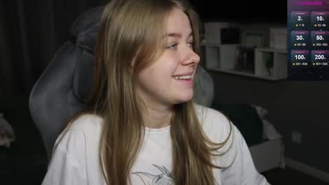 Snapshot of candy_meggie chatting on 12.07.24 Megan online show from 12.07.24