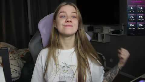 Snapshot of candy_meggie chatting on 12.12.24 Megan online show from 12.12.24