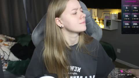 Snapshot of candy_meggie chatting on 12.16.24 Megan online show from 12.16.24