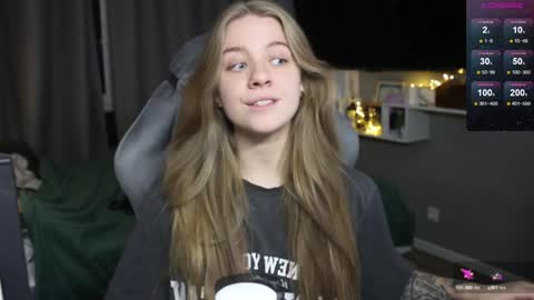 Snapshot of candy_meggie chatting on 12.17.24 Megan online show from 12.17.24