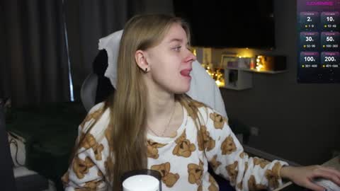 Snapshot of candy_meggie chatting on 12.25.24 Megan online show from 12.25.24