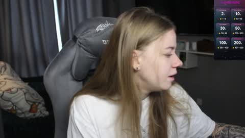 Snapshot of candy_meggie chatting on 01.15.25 Megan online show from 01.15.25