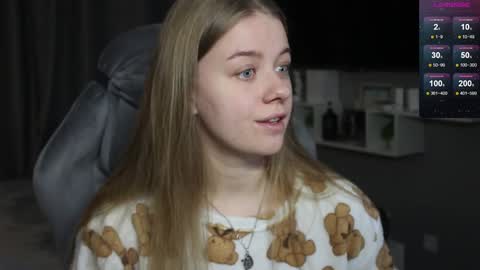 Snapshot of candy_meggie chatting on 01.19.25 Megan online show from 01.19.25