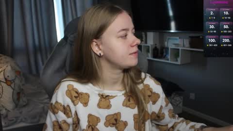 Snapshot of candy_meggie chatting on 01.20.25 Megan online show from 01.20.25