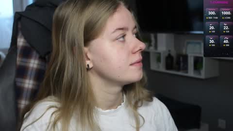 Snapshot of candy_meggie chatting on 01.23.25 Megan online show from 01.23.25