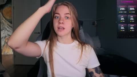 Snapshot of candy_meggie chatting on 09.16.25 Megan online show from 09.16.25