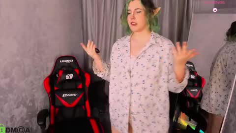 Snapshot of candy_yeah chatting on 03.05.26 Mary online show from 03.05.26