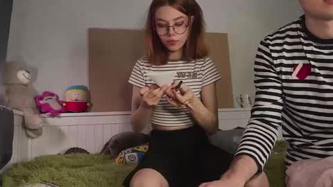 Snapshot of candybeee chatting on 12.21.25 candybeee online show from 12.21.25