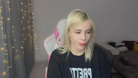 Snapshot of candyhannah chatting on 03.12.26 You can call me HH online show from 03.12.26