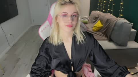 Snapshot of candyhannah chatting on 03.27.26 You can call me HH online show from 03.27.26