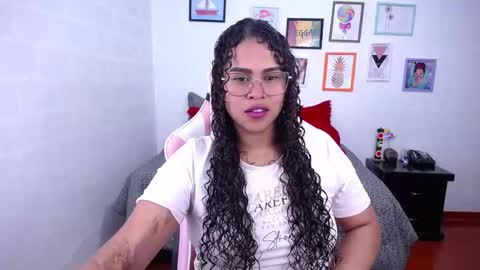 Snapshot of candyhot_sex chatting on 11.10.25 Karen online show from 11.10.25