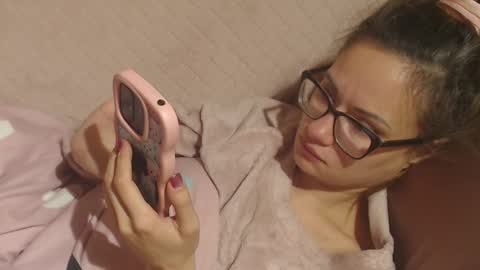 say meow and send tips  online show from 11.15.25