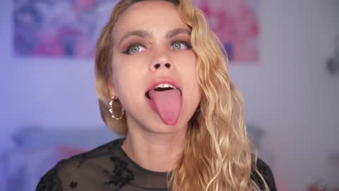 FANSLY  -    online show from 03.08.25