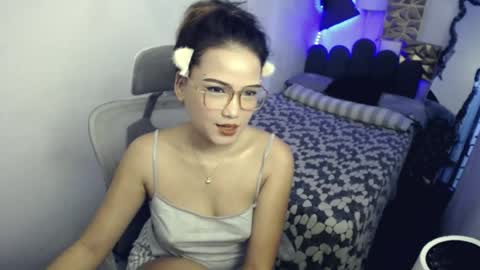 Snapshot of candylovergirl chatting on 06.18.26 leahlex 3 online show from 06.18.26