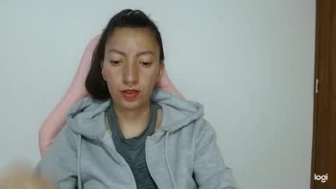 Snapshot of candymilfff chatting on 11.01.25 candymilfff online show from 11.01.25