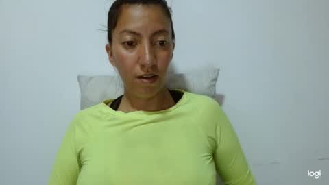 Snapshot of candymilfff chatting on 11.16.25 candymilfff online show from 11.16.25