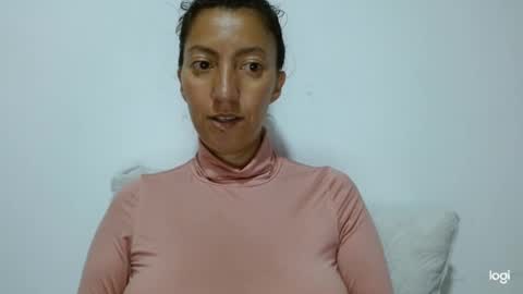 Snapshot of candymilfff chatting on 11.23.25 candymilfff online show from 11.23.25