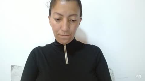 Snapshot of candymilfff chatting on 11.30.25 candymilfff online show from 11.30.25