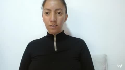 Snapshot of candymilfff chatting on 12.01.25 candymilfff online show from 12.01.25