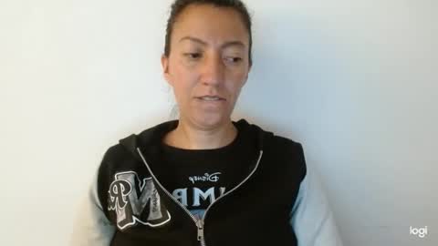 Snapshot of candymilfff chatting on 12.18.25 candymilfff online show from 12.18.25