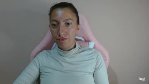 Snapshot of candymilfff chatting on 02.20.26 candymilfff online show from 02.20.26