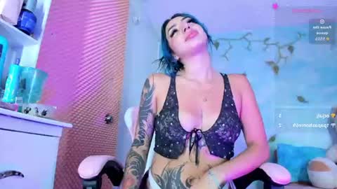 Snapshot of candyrisex chatting on 06.25.26 candyrisex online show from 06.25.26