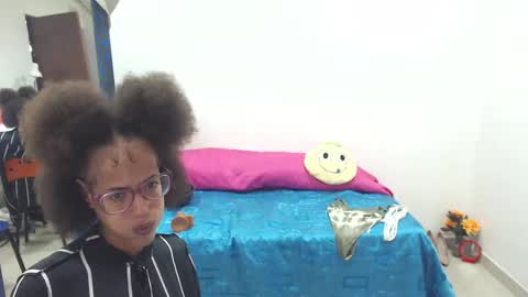 Snapshot of canella_hotx chatting on 12.20.24 Canela online show from 12.20.24