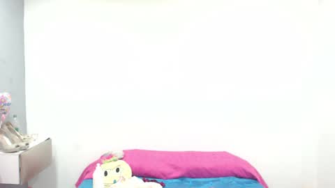 Snapshot of canella_hotx chatting on 12.21.24 Canela online show from 12.21.24