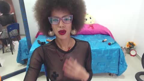 Snapshot of canella_hotx chatting on 12.21.24 Canela online show from 12.21.24