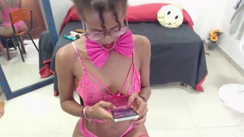 Snapshot of canella_hotx chatting on 12.28.24 Canela online show from 12.28.24