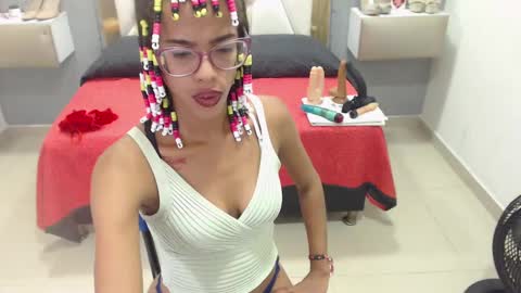 Snapshot of canella_hotx chatting on 01.23.25 Canela online show from 01.23.25