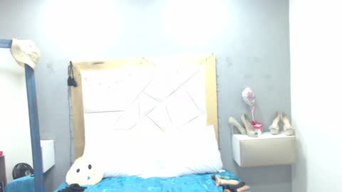 Snapshot of canella_hotx chatting on 02.19.25 Canela online show from 02.19.25